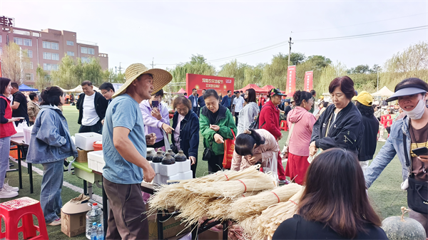 鑼鼓喧天慶豐收！瀋陽渾南這場農民豐收節“豐”味十足_fororder_馬靜豐收節3