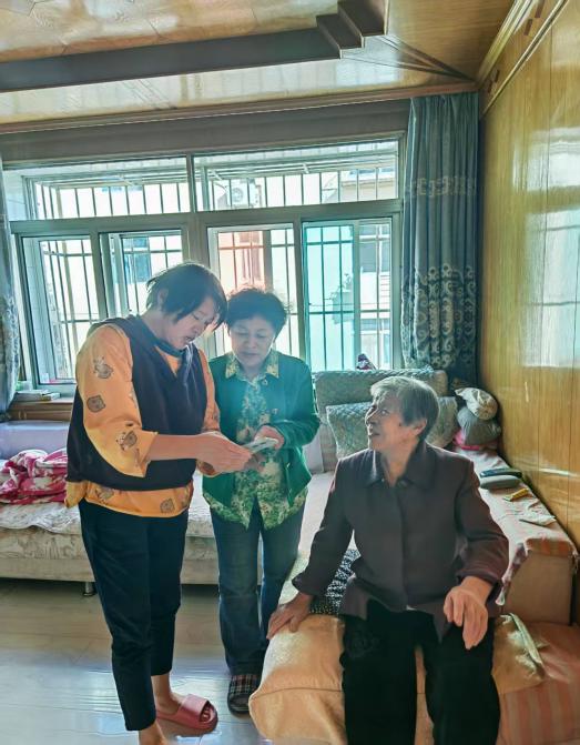 社保服務進萬家 銀發有“暖”更有色