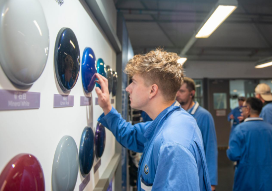 海外博主打卡華晨寶馬鐵西工廠：瀋陽裝備製造産業發展速度之快令人印象深刻！_fororder_圖片3