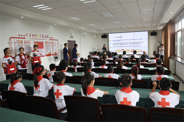 瀋陽市紅十字青少年探秘地震監測一線 沉浸式築牢安全防線_fororder_宋世輝2