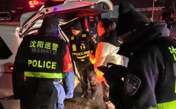 “冬日雪暖陽、警徽伴燈光” ——瀋陽市公安局沈河分局春節巡防之路_fororder_WechatIMG304