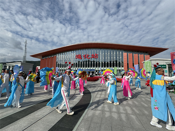 沈白高鐵正式開通運行!_fororder_沈白高鐵1