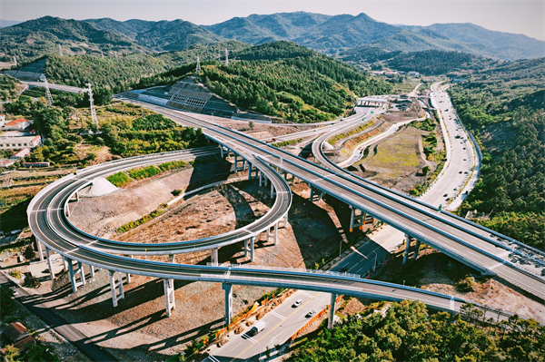 振興東北又一力作 本桓寬高速公路正式通車運營_fororder_中鐵本桓公司2