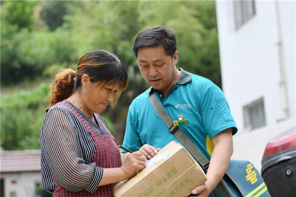 “中國好人”黃德印：真情灑滿鄉郵路 滿懷愛心獻鄉親