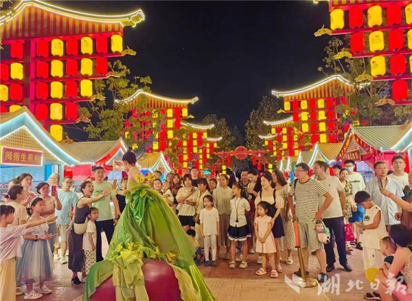 跟著演出去旅行 服務區變目的地 國慶湖北文旅市場濃郁秋色見新意