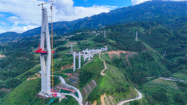 直通中越邊境 雲南天麻高速隧道全部貫通_fororder_圖片14