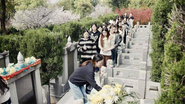 武漢市龍泉街道聯合多單位開展“我們的節日·清明”文明祭掃活動