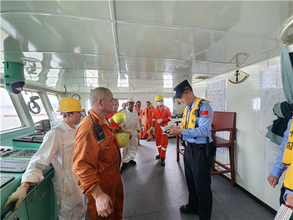 湖北邊檢總站“雙場作戰”助力黃石港國際貨輪高效出海_fororder_圖片55