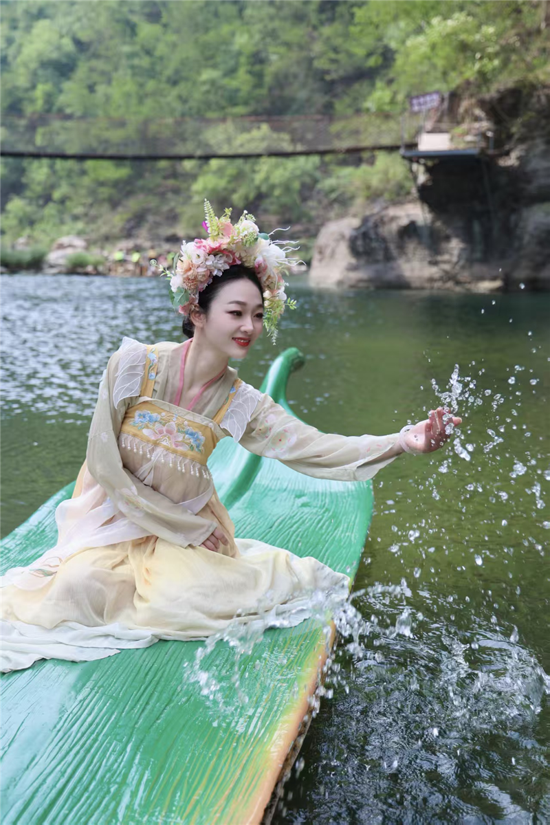 “上山下水”覓清涼 暑期襄陽文旅市場熱力十足_fororder_微信圖片_20250815143817
