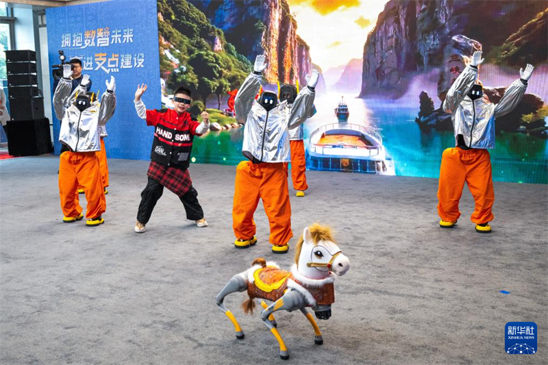 多款eVTOL航空器、人形機器人亮相武漢
