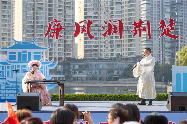 荊楚“紅色文藝輕騎兵”文藝惠民演出走進武漢江漢區