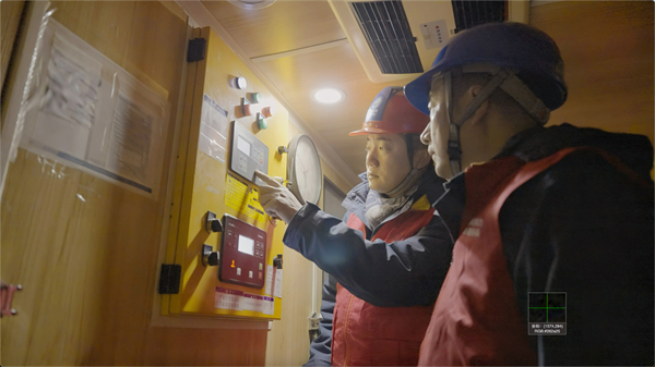 湖北武漢:二十載燈火守古寺 他們初心如磐護民安