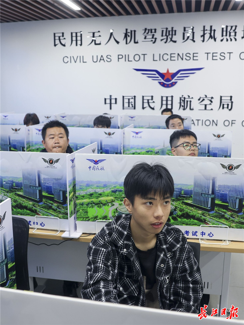賽博武漢 低空很忙_fororder_03