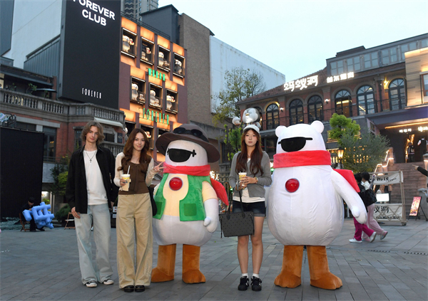 閃現武漢街頭 甘露山文創城“雪樂寶”受市民追捧_fororder_14