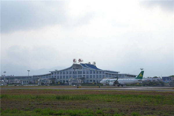 恩施航空口岸升級為國際機場後首條地區性客運航線復航_fororder_04