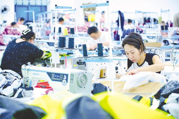 “潛江裁縫”搶灘全球高端戶外服市場