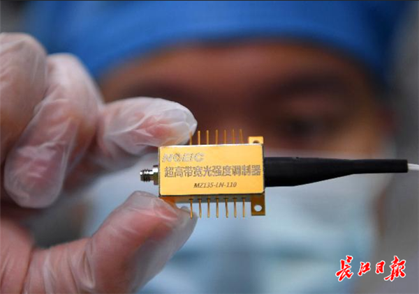 向“新”追光 前三季度武漢光電子信息製造業産值超3000億元