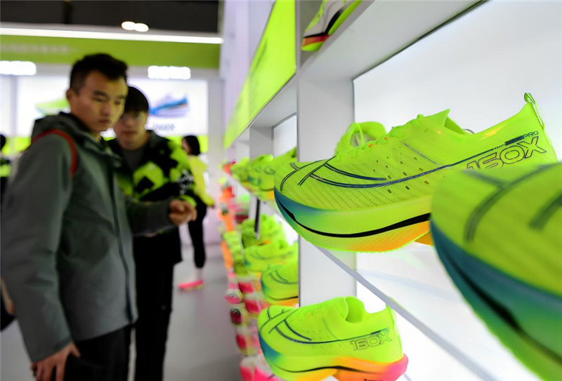 從馬拉松到F1,賽事經濟奏響“春之聲”_fororder_20250325f672d20700a44b428b04175b1c391a17_3a523aa8256e4832b03d1fe6e6850b03