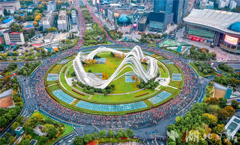 2025光谷馬拉松11月16日開跑 光谷造人形機器人助陣_fororder_4140ab34d4a04e02ab09ef7bb83384f2