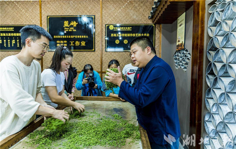 湖北春茶熱銷 每天超1.2萬件春茶快遞寄全國_fororder_3908b1e89a5e47adac75ed35c6de31a0
