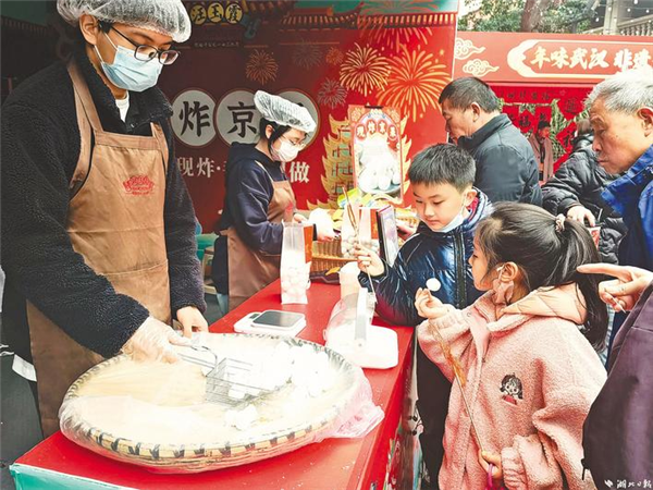 武漢吉慶街：品美食賞非遺年味滿滿
