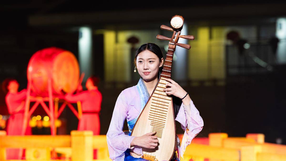 湖北省博物館“鐘鳴楚天元宵夜”燈會人氣火爆