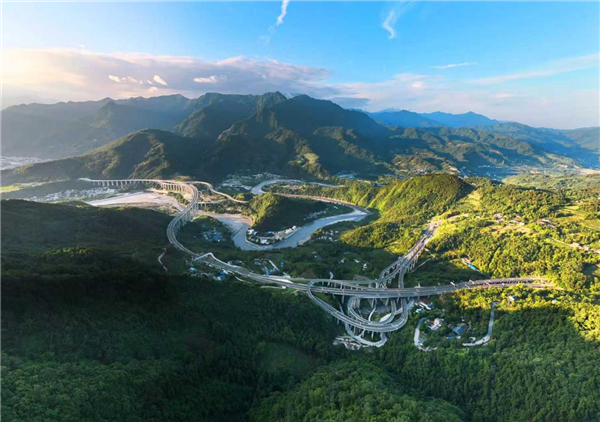 成都到九寨溝4小時抵達！九綿高速公路全線通車_fororder_圖片6
