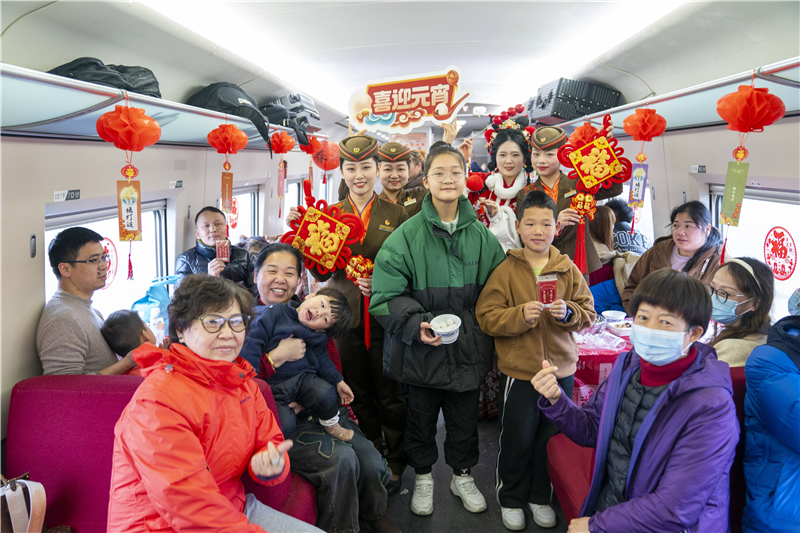 武廣高鐵上迎元宵