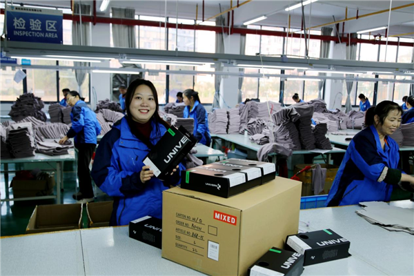 湖北谷城：服裝企業首赴廣交會攬金百萬美元