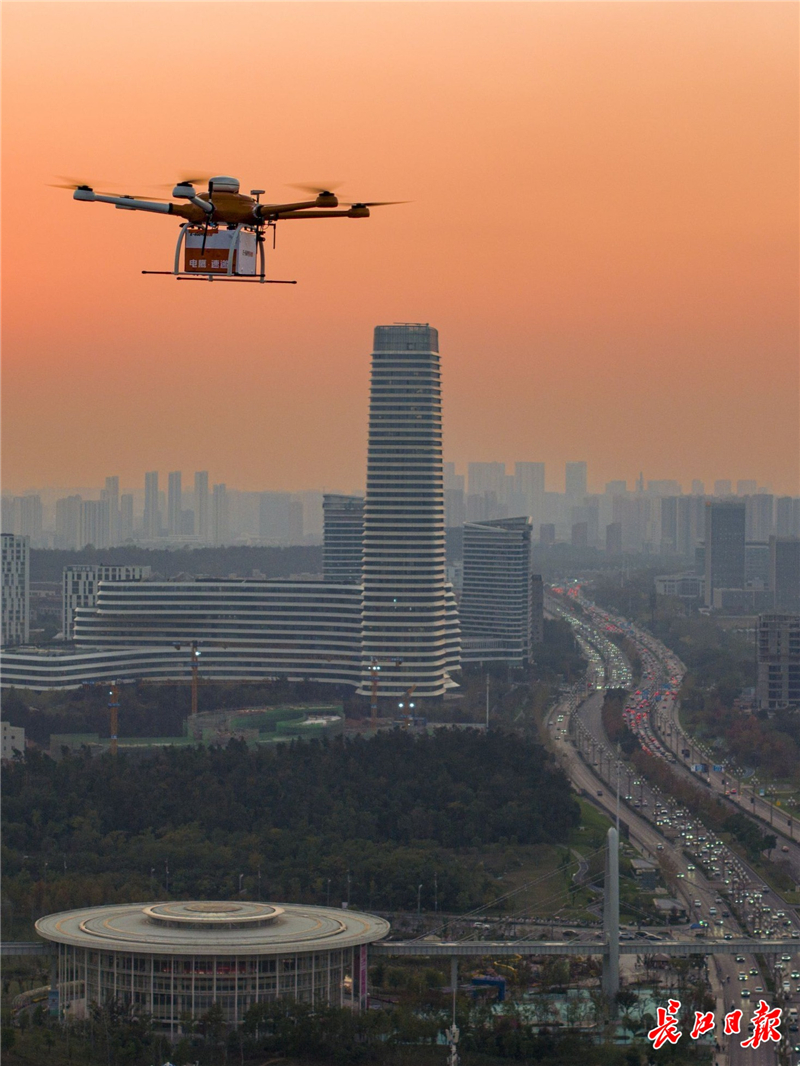 賽博武漢 低空很忙_fororder_01