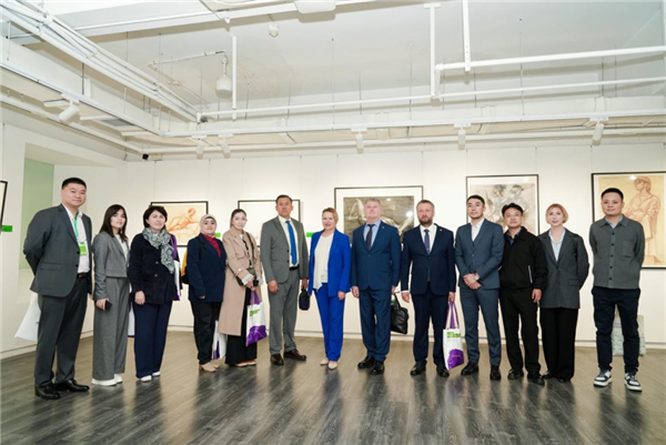 “跨越與重構——‘8+N’國際高等美術基礎教學論壇暨2025國際大學生素描邀請展” 開幕_fororder_5d9313eaa3d64b02812ef0115d523bcd