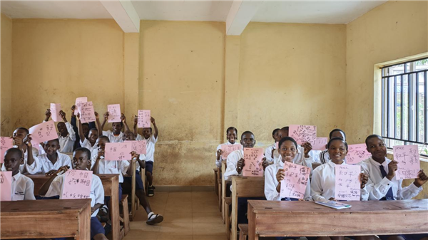 絲路合作播撒希望種子 中交工程師走進尼日利亞課堂_fororder_圖片4