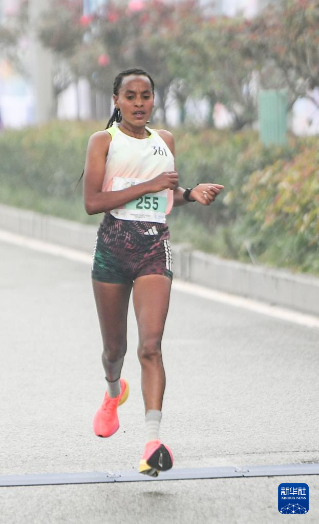 2025重慶女子半程馬拉鬆開跑
