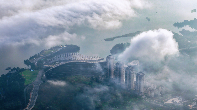 重慶：流雲作畫城景美