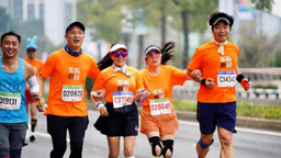 “黑暗擋不住熱愛” 陪跑員助力盲人夫妻挑戰重慶馬拉松