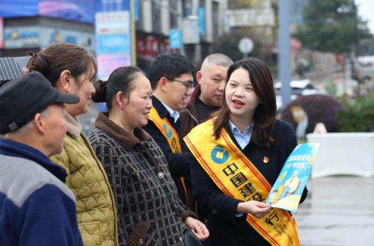 建行重慶市分行：做好金融惠民工作 傳遞消保溫度_fororder_微信圖片_20250311155058