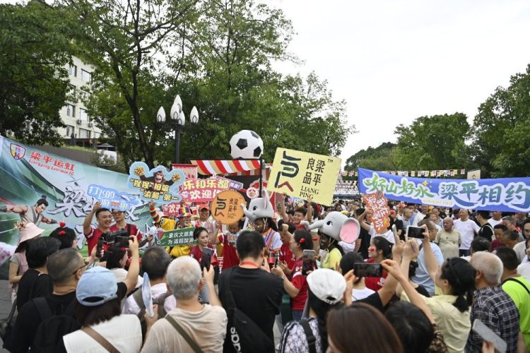 老球場新賽事 “渝超”點燃重慶人的足球情懷