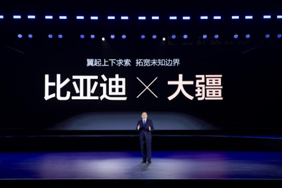 比亞迪攜手大疆發佈智慧車載無人機系統——靈鳶_fororder_【新聞通稿】-比亞迪靈鳶智慧車載無人機系統發佈會-0302（終版）452