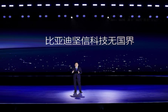 比亞迪攜手大疆發佈智慧車載無人機系統——靈鳶_fororder_【新聞通稿】-比亞迪靈鳶智慧車載無人機系統發佈會-0302（終版）1248
