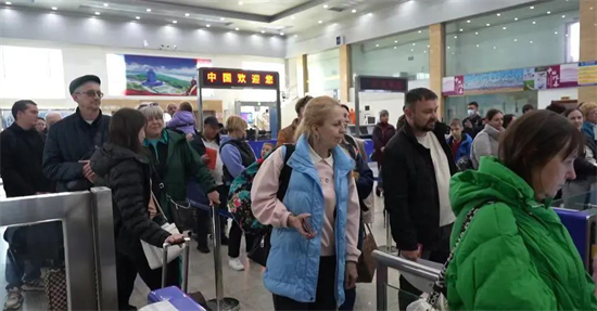 “五一”假期 琿春口岸迎來俄羅斯遊客入境高峰_fororder_吉林琿春