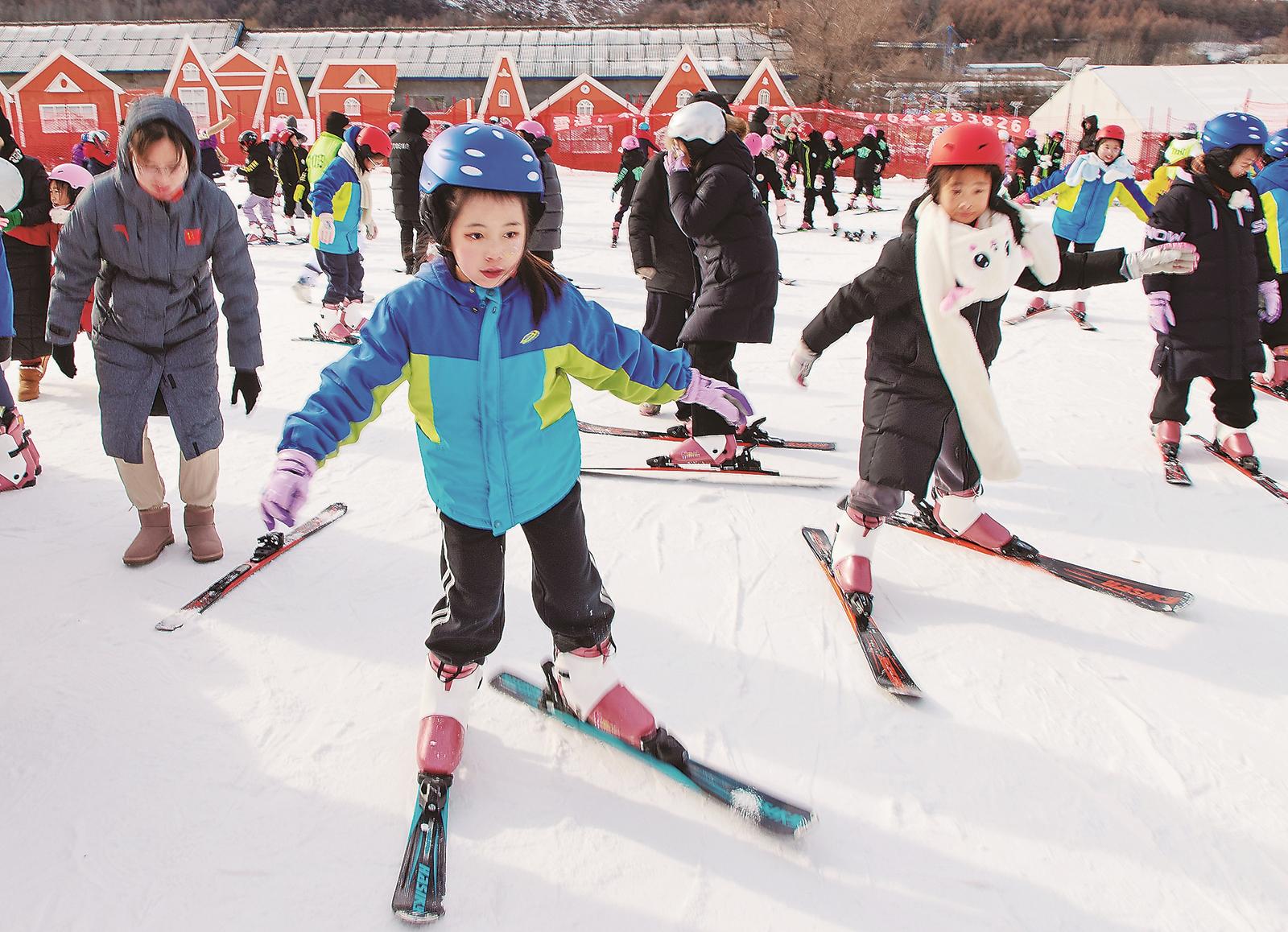 吉林“雪假” 孩子們在冰雪裏玩嗨了！