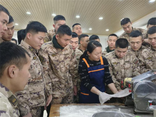 吉林磐石:“五送服務”進行軍營 推動雙擁工作新發展
