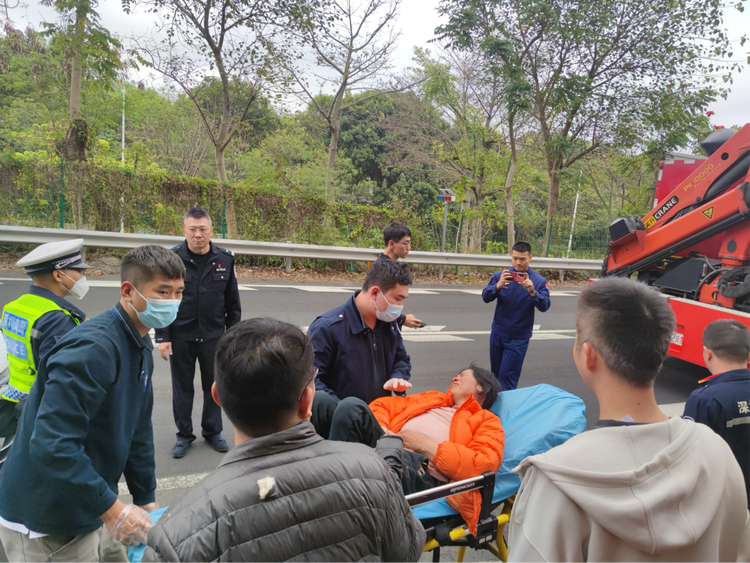 深圳：吉華街道應急分隊全力搜救 走失老人平安尋回