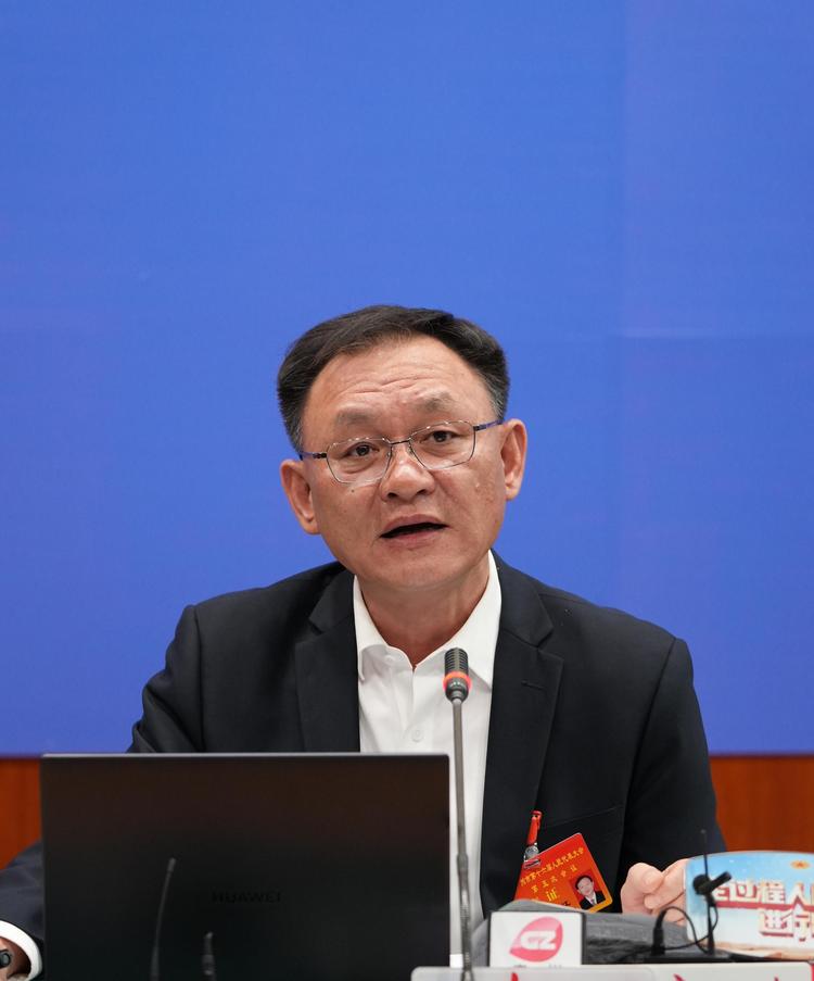 聚焦廣州兩會｜人大代表應華江：“無事不擾、無處不在”   廣州讓企業發展心無旁騖_fororder_應華江41