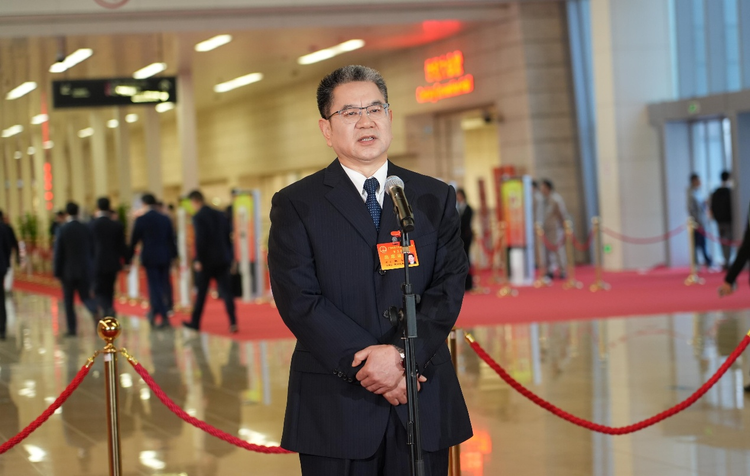 聚焦廣州兩會｜“為人民立法，立人民需要的法”  廣州市第十六屆人大第五次會議舉行首場“代表通道”集體採訪_fororder_圖片5
