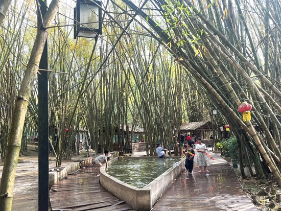 黃果樹旅遊區“五一”假期鄉村旅遊火爆 石頭寨村與郎宮村成熱門打卡地_fororder_640 (2)