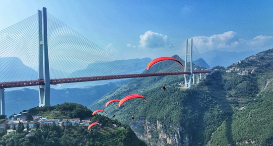 2025年亞洲山地自行車錦標賽將在貴州遵義舉行_fororder_20230906北盤江大橋跳傘採訪圖片 邱淩峰攝 (41)