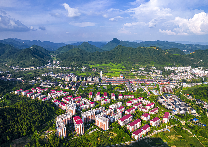 2.4萬本地居民 12萬“候鳥”遊客 桐梓九壩鎮“涼”氣候變“熱”經濟破題