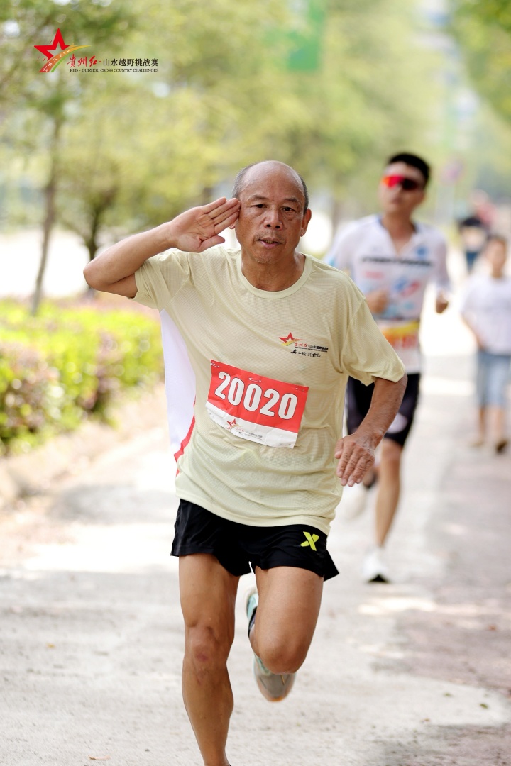 2025年貴州紅·山水越野挑戰賽（花溪站）開賽 2000余名選手23℃清涼中燃紅色運動激情