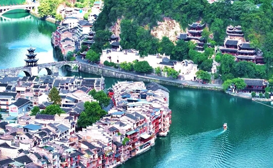 貴州鎮遠:國慶“長卷”展新姿 千年古城“全域紅” 貴州鎮遠:國慶“長卷”展新姿 千年古城“全域紅”_fororder_640 (1)